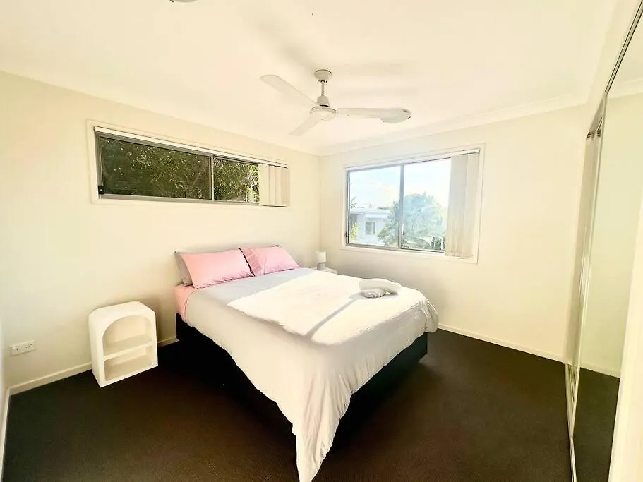 Calm Hideaway - Townhouse With Pool Access & Garage Villa North Lakes Holiday home