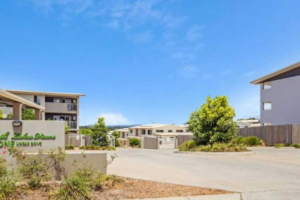 Holiday home Calm Hideaway - Townhouse With Pool Access & Garage Villa North Lakes